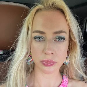 Meet your Posher, Lena